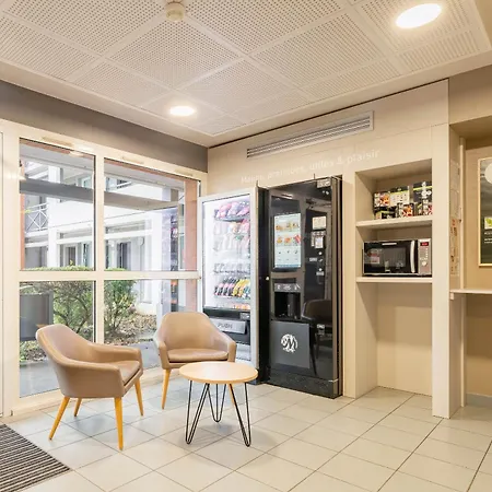 מלון Calais Tunnel Sous La Manche