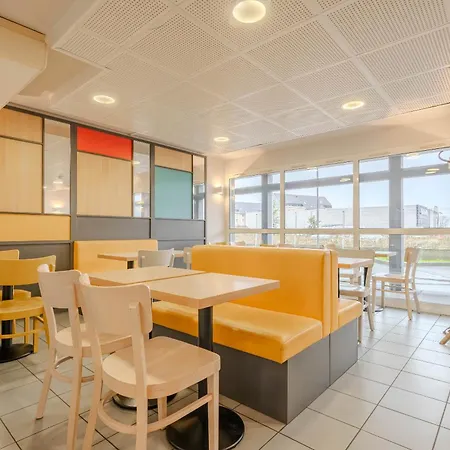 Calais Tunnel Sous La Manche מלון 2*