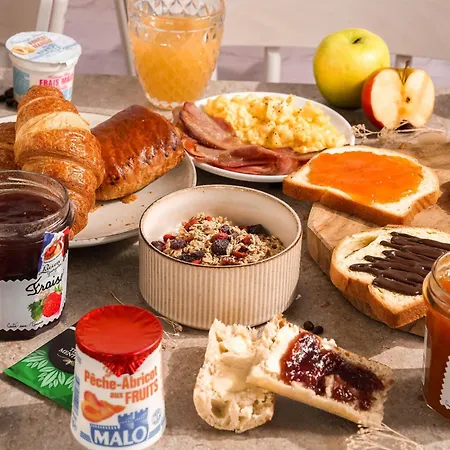 מלון Calais Tunnel Sous La Manche