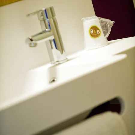 מלון Calais Tunnel Sous La Manche 2*