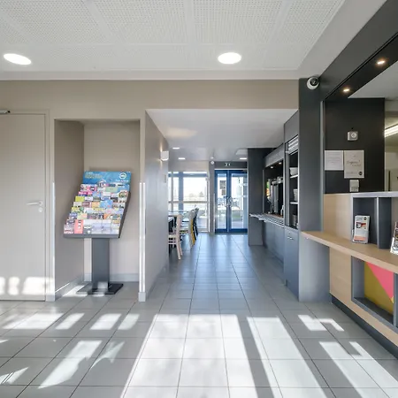 מלון Calais Tunnel Sous La Manche