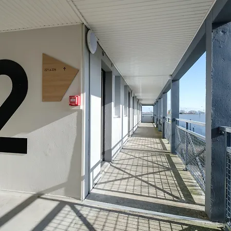 מלון Calais Tunnel Sous La Manche