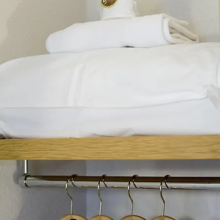 מלון Calais Tunnel Sous La Manche