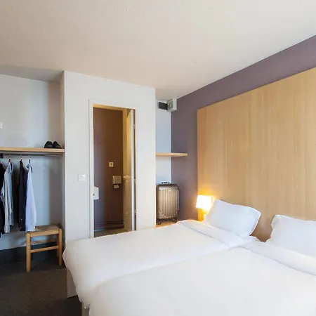 Hotel Calais Tunnel Sous La Manche 2*