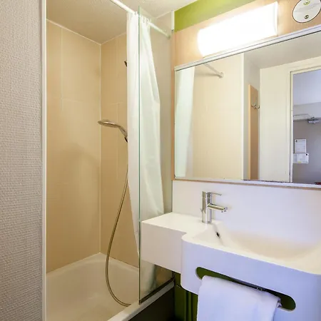 Calais Tunnel Sous La Manche מלון קוקל