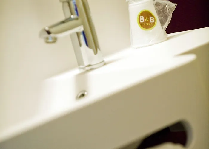 Hotel Calais Tunnel Sous La Manche 2*