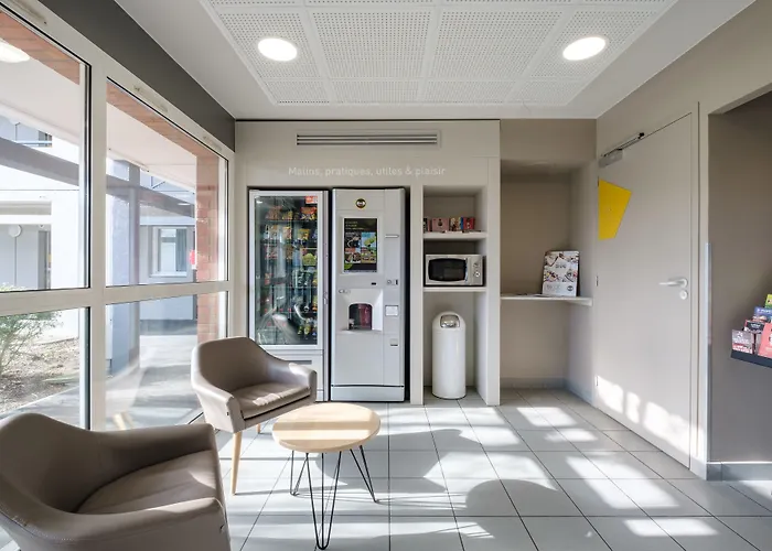 Hotel Calais Tunnel Sous La Manche 2*