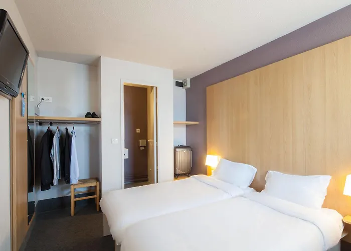 Hotel Calais Tunnel Sous La Manche 2*